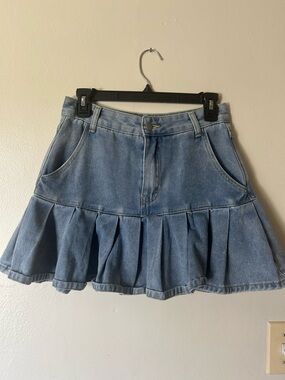 Denim M MiniSkirt Y2K-Inspired Party Baddie Cool Girl Modern Prep Nostalgic